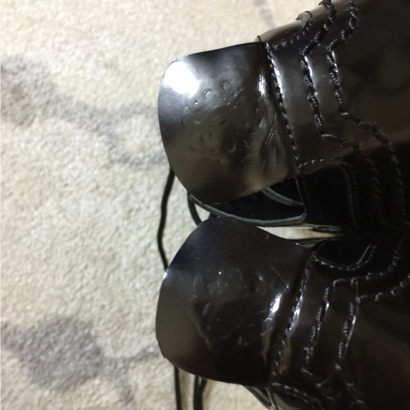 Alexander McQueen Black Glossy Loafers - Picture 8 of 9